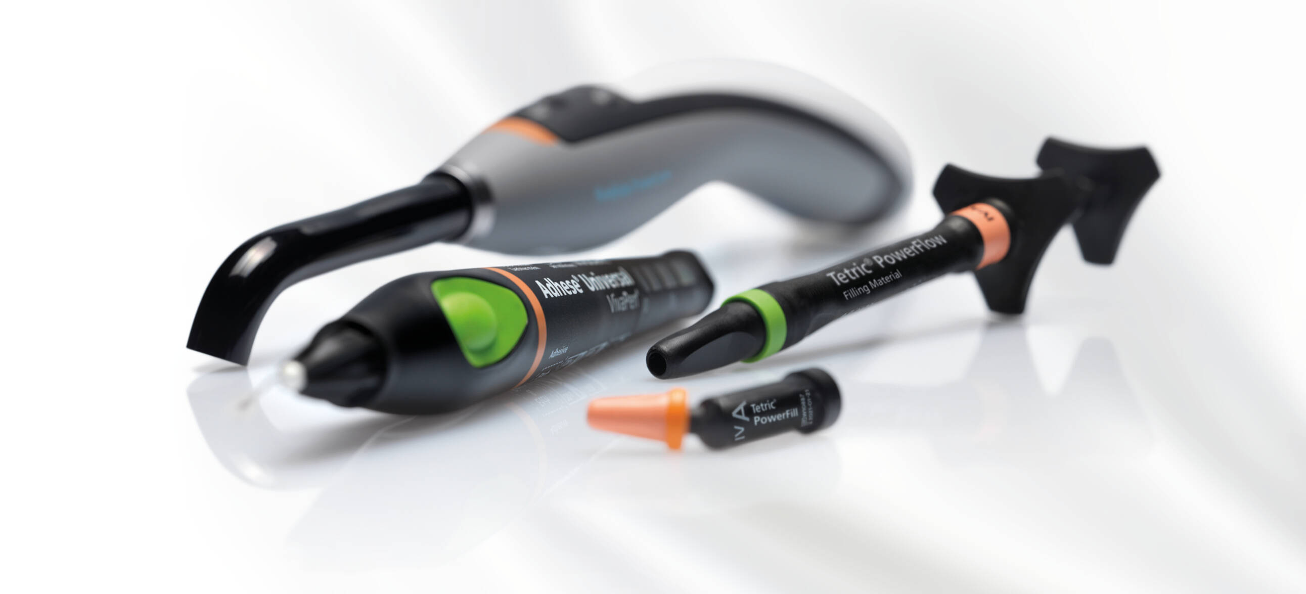 3s Power Cure-System: Effizienz & Ästhetik bei Composite-Füllungen der Klassen I und II 3s Power Cure-System: Effizienz & Ästhetik bei Composite-Füllungen der Klassen I und II